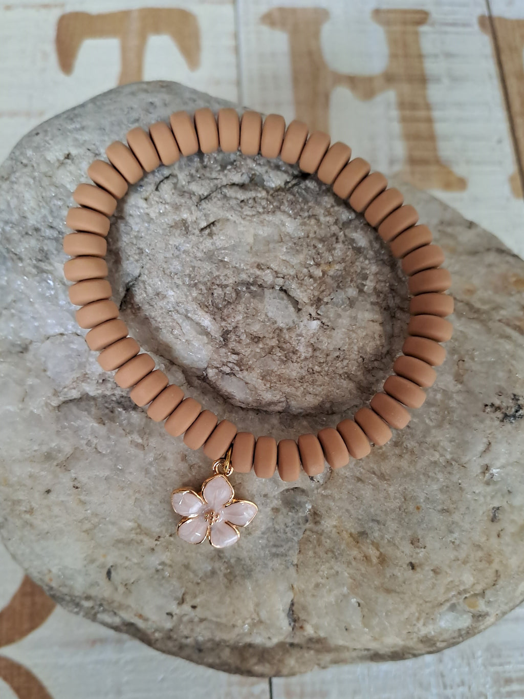    junglepepitebracelethibiscusterracotta